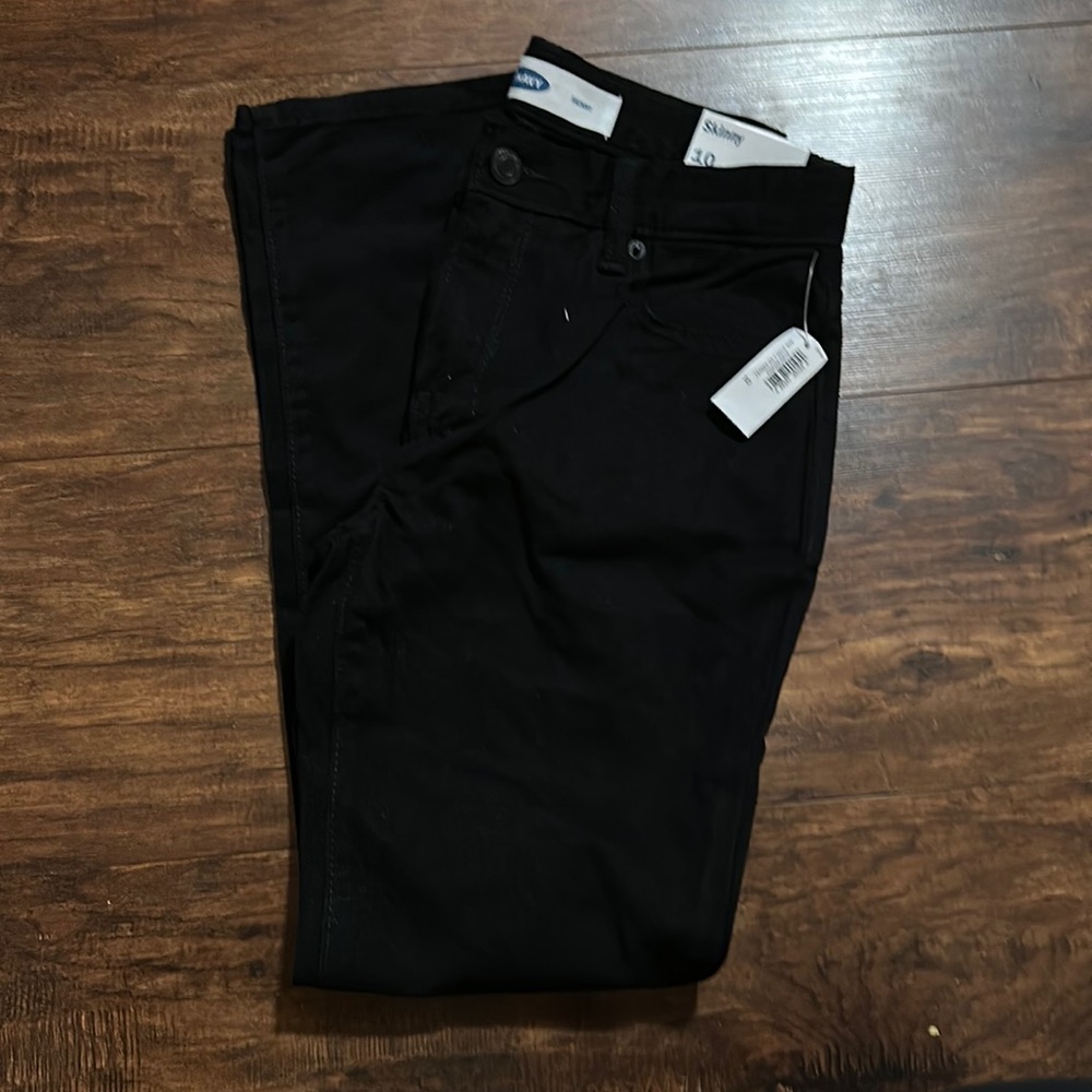 BNWT. Old Navy boys skinny jeans. Size 10. Black.